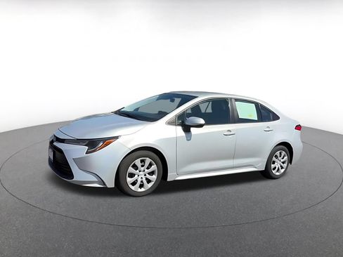 Used 2025 Toyota Corolla LE FWD image 7