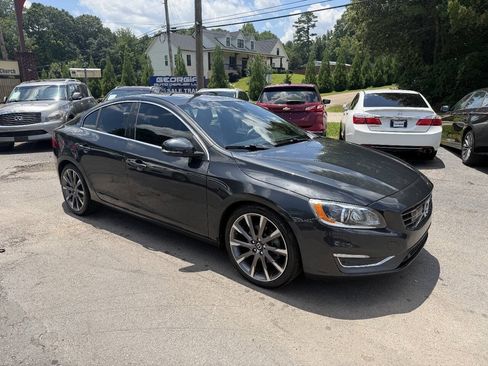 Used 2015 Volvo S60 T5 Platinum w/ 19" Sport Package FWD image 3