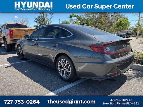 Used 2021 Hyundai Sonata SEL w/ Preferred Accessory Package image 2