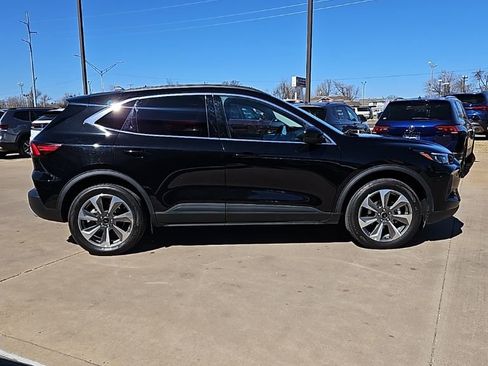 Used 2025 Ford Escape Platinum AWD/4WD image 4