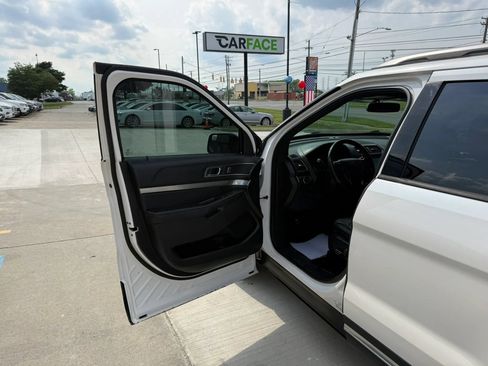 Used 2018 Ford Explorer XLT w/ Equipment Group 202A AWD/4WD image 19