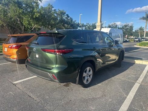 Used 2023 Toyota Highlander LE AWD/4WD image 7
