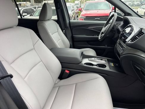 Used 2025 Honda Passport EX-L image 8