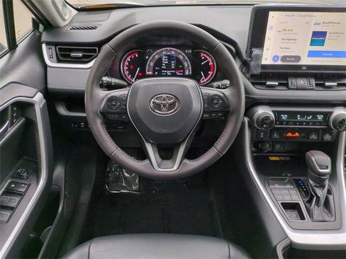 Used 2023 Toyota RAV4 XLE Premium image 16