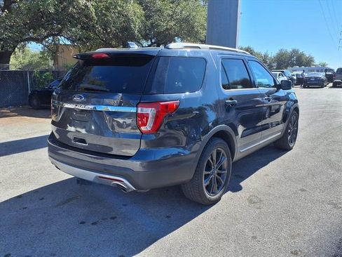 Used 2017 Ford Explorer XLT w/ Equipment Group 202A FWD image 6
