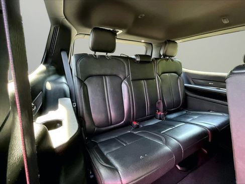 Certified 2024 Jeep Wagoneer Series II w/ Flexible Seating Group AWD/4WD image 24