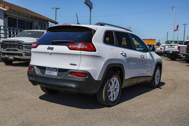 Used 2018 Jeep Cherokee Latitude Plus w/ Comfort/Convenience Group FWD image 4