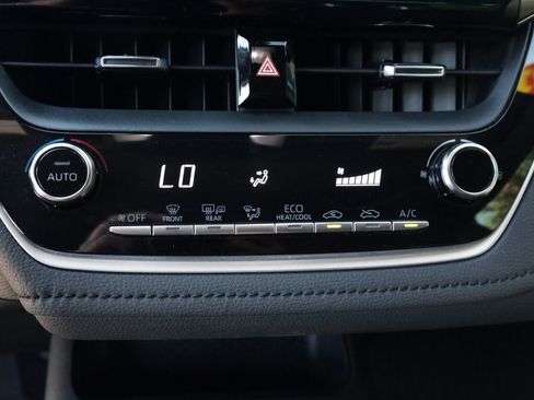 Used 2021 Toyota Corolla SE image 9