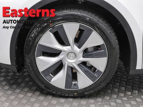 Used 2022 Tesla Model Y Long Range AWD/4WD image 26