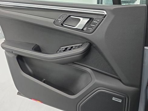Certified 2025 Porsche Macan AWD/4WD image 23