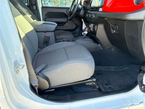 Used 2025 Jeep Wrangler Sport image 13