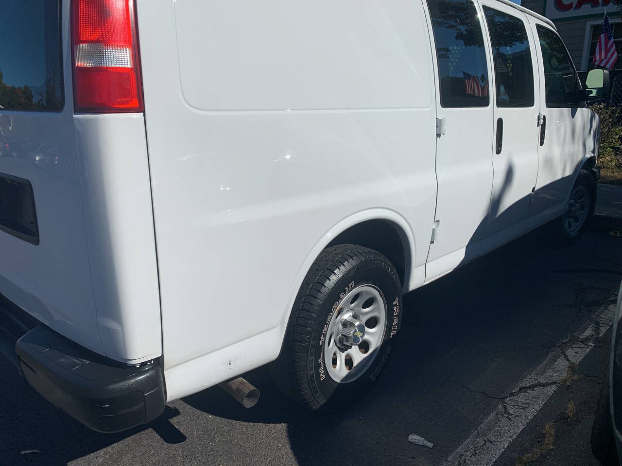 Used 2010 Chevrolet Express 1500 RWD image 7