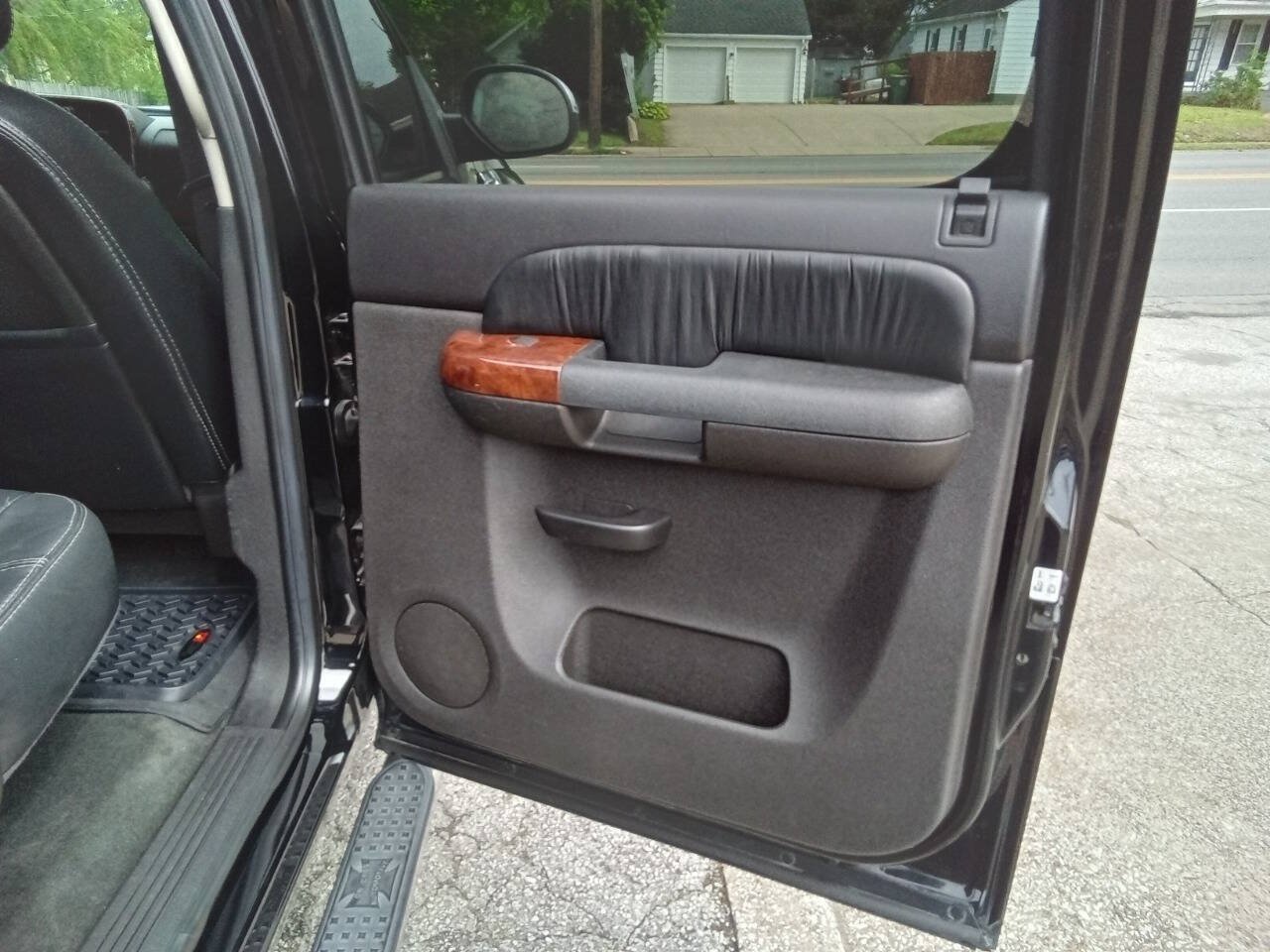 Used 2011 Chevrolet Silverado 1500 LT w/ Max Trailering Pack AWD/4WD image 5