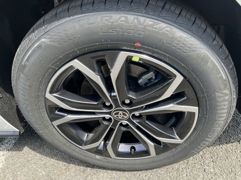 New 2026 Toyota Sienna Platinum image 7
