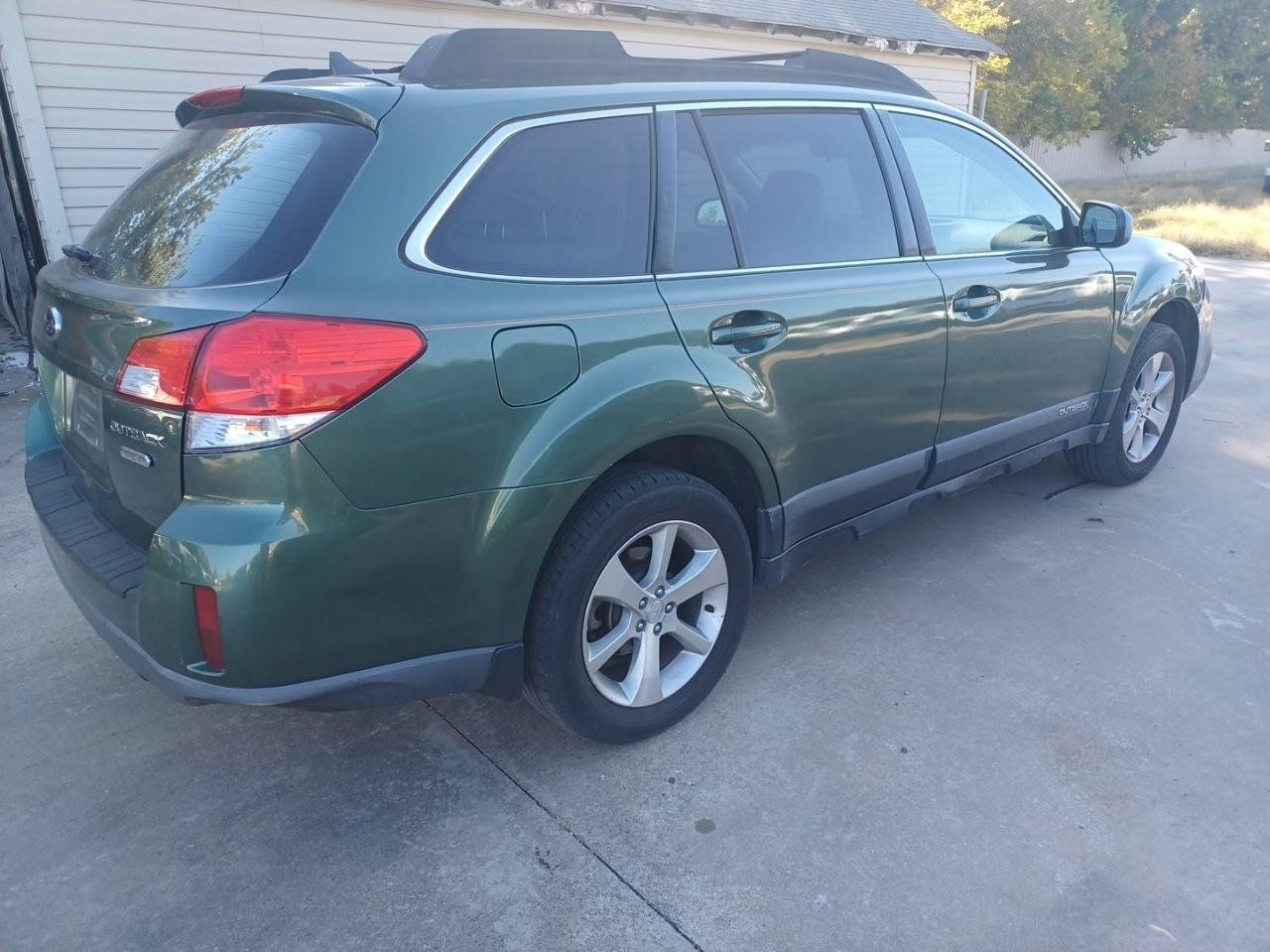 Used 2013 Subaru Outback 2.5i Limited AWD/4WD image 5