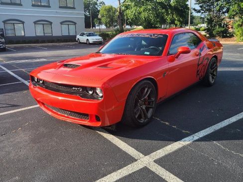 Used 2018 Dodge Challenger SRT Hellcat image 2