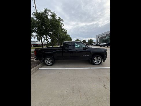 Used 2018 Chevrolet Silverado 1500 Custom w/ Custom Convenience Package AWD/4WD image 2