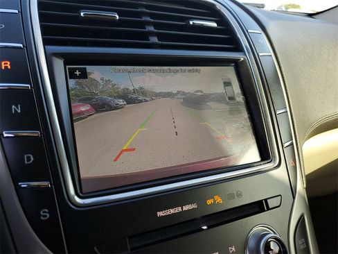 Used 2019 Lincoln Nautilus Select image 28