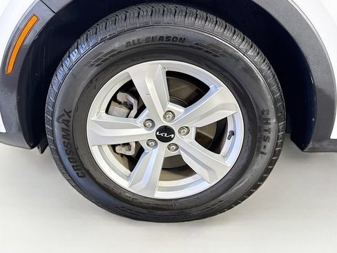 Used 2023 Kia Sorento LX FWD image 39