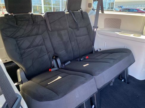 Used 2019 Dodge Grand Caravan SE image 18
