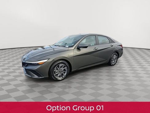 Used 2024 Hyundai Elantra SEL image 4