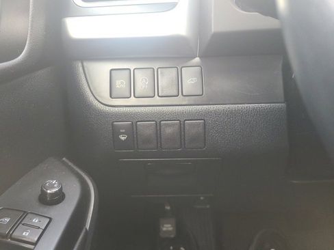 Used 2019 Toyota Highlander XLE image 25