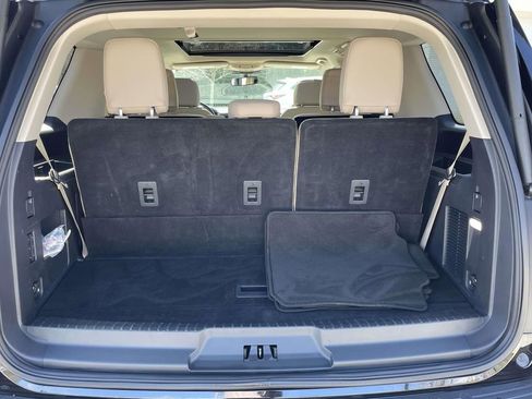 Used 2024 Ford Expedition Limited image 10