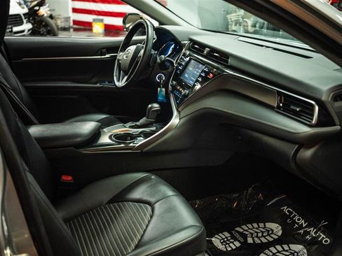 Used 2020 Toyota Camry SE w/ Carpet Mat Package FWD image 13