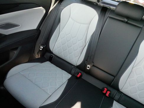Certified 2025 Volkswagen Tiguan SEL R-Line AWD/4WD image 12