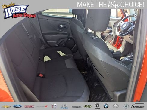 Used 2018 Jeep Renegade Altitude FWD image 20