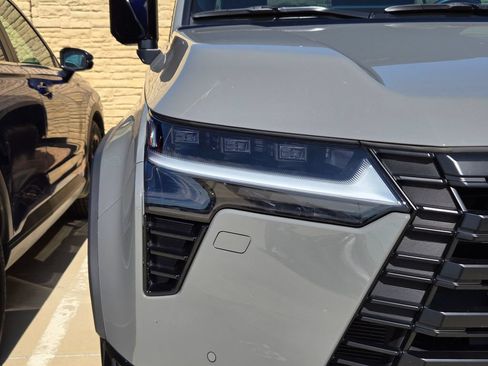 Used 2024 Lexus GX 550 AWD/4WD image 5