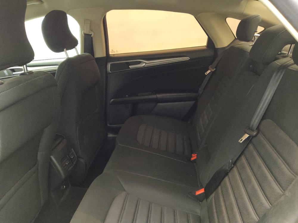 Used 2018 Ford Fusion SE w/ Fusion SE Technology Package FWD image 18
