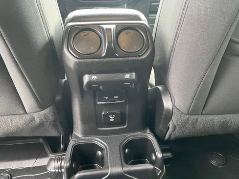 Used 2019 Jeep Wrangler Unlimited Sahara w/ Uconnect 4C Nav & Sound Group AWD/4WD image 17