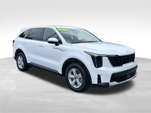 Used 2024 Kia Sorento LX FWD image 1