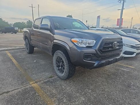 Used 2022 Toyota Tacoma SR w/ SR Convenience Package image 2