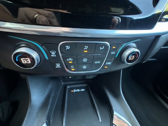 Used 2023 Chevrolet Traverse LT FWD image 35