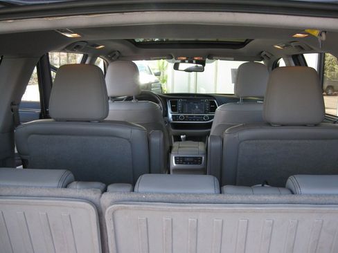 Used 2015 Toyota Highlander Limited Platinum image 33