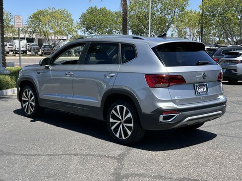 Used 2024 Volkswagen Taos SE FWD image 4