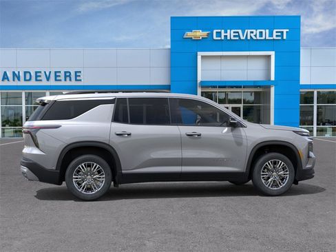 New 2026 Chevrolet Traverse LT w/ Driver Confidence Package image 5