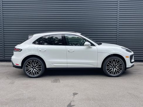 Certified 2025 Porsche Macan AWD/4WD image 8