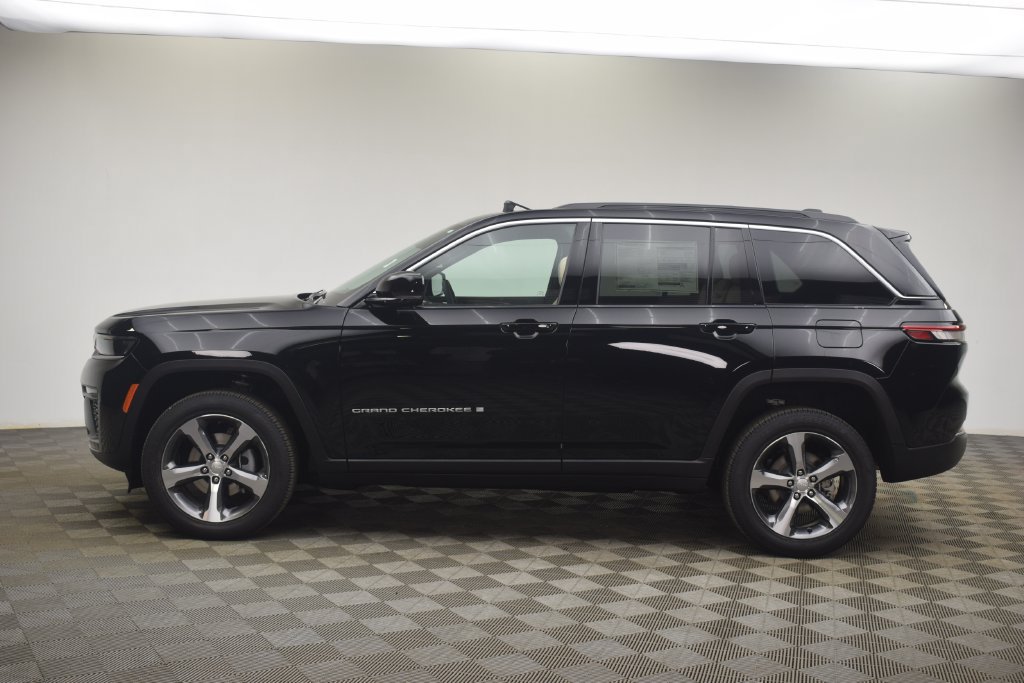 New 2026 Jeep Grand Cherokee Limited w/ Luxury Tech Group II AWD/4WD image 16
