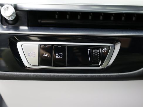 Used 2024 Cadillac Lyriq Luxury RWD image 16