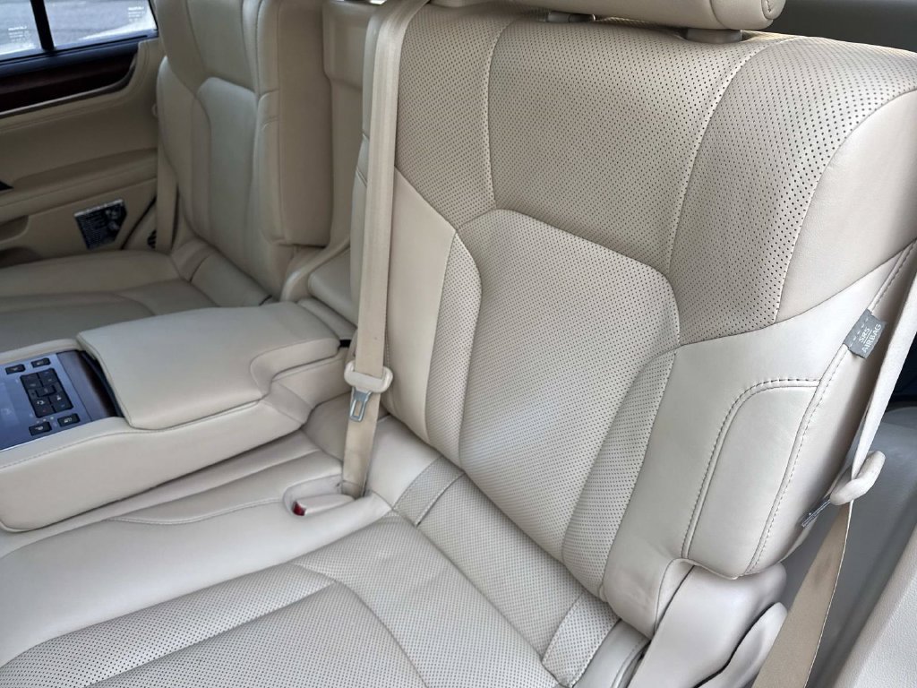 Used 2021 Lexus LX 570 4WD w/ Luxury Package image 13