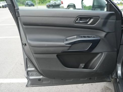 Used 2025 Nissan Pathfinder SV AWD/4WD image 14