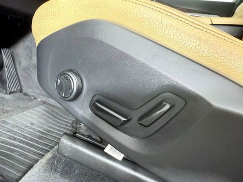 Used 2016 Volvo XC90 T6 Momentum w/ Momentum Plus Package image 31