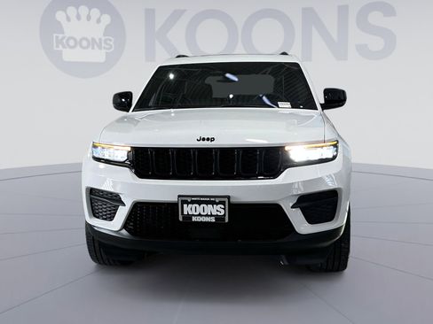 Used 2023 Jeep Grand Cherokee Altitude image 19