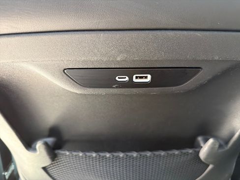 Used 2025 Chrysler Pacifica Select image 25