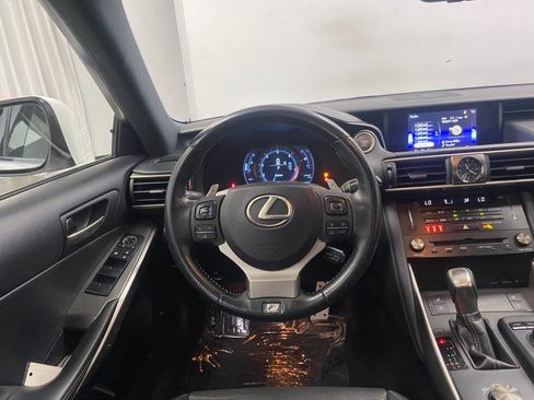 Used 2018 Lexus IS 300 AWD image 33