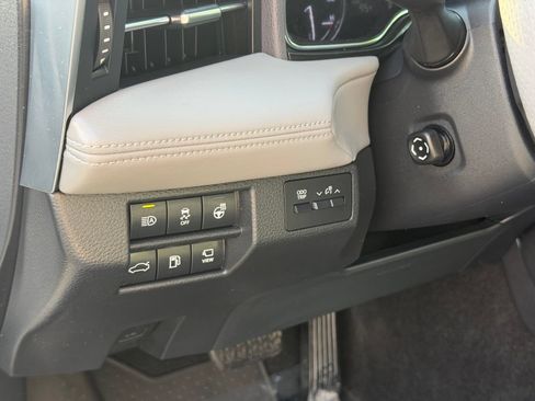 Used 2019 Toyota Avalon Limited w/ Advanced Safety Package FWD image 15