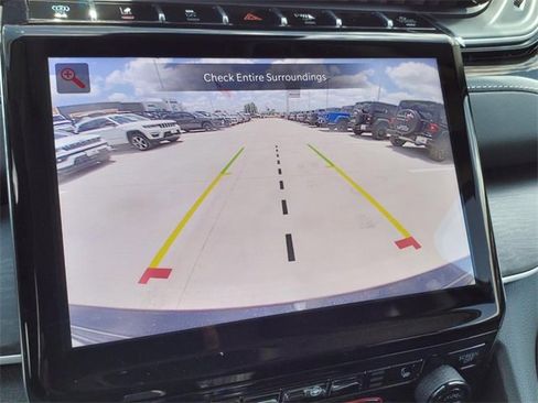 Used 2023 Jeep Grand Cherokee 4WD 4xe image 5